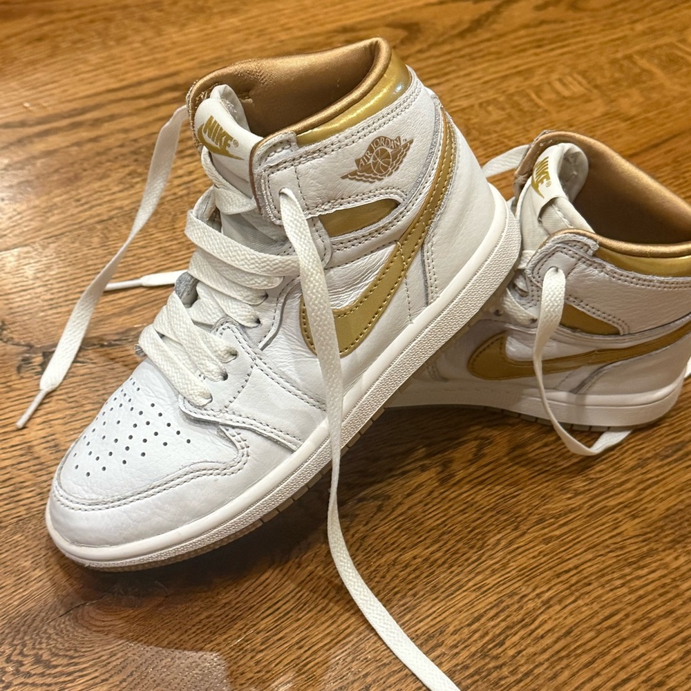 Air Jordan 1 Retro High OG "Metallic Gold" sneakers size 13C